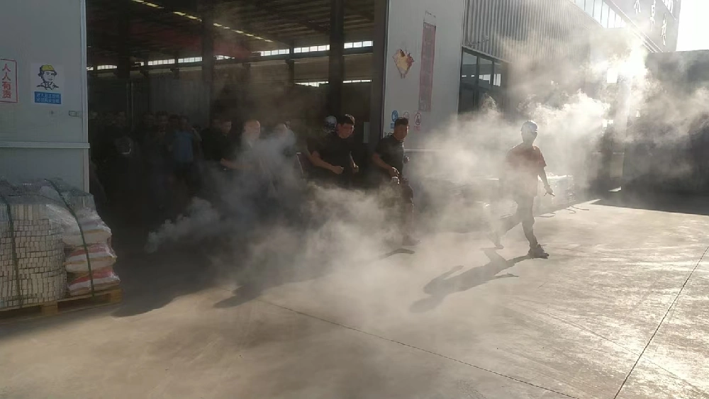 생산 안전 방어선을 강화하기 위해 안전 훈련 및 탈출 훈련을 수행하십시오.